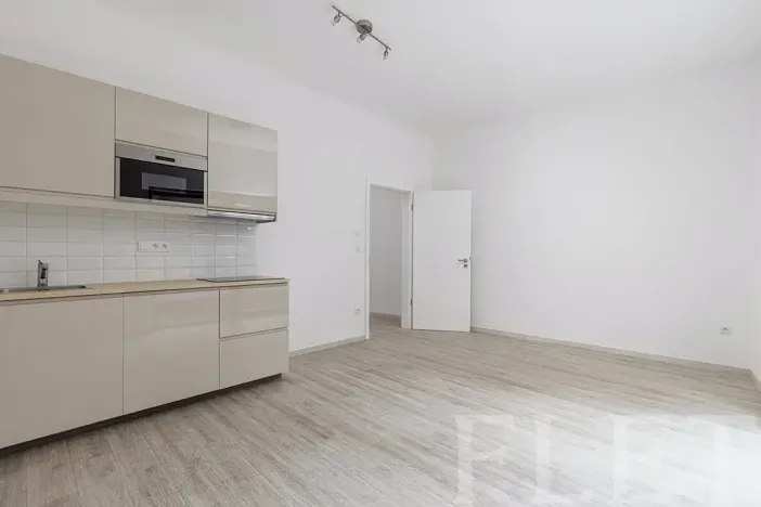 Pronájem bytu 1+kk, Praha - Smíchov, Pod Barvířkou, 32 m2