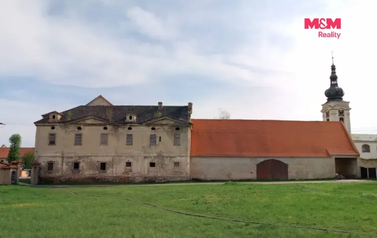 Prodej historického objektu, Doksany, 1751 m2