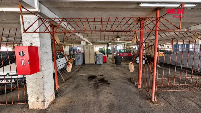 Prodej garážového stání, Praha - Střížkov, Lovosická, 18 m2