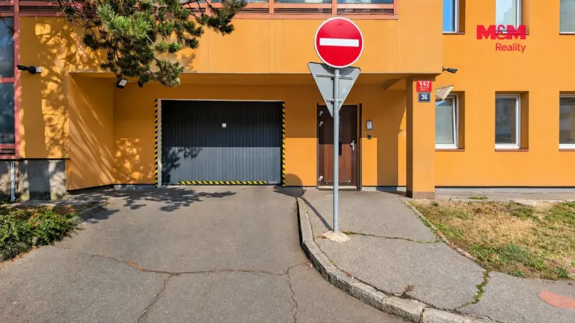 Prodej garážového stání, Praha - Střížkov, Lovosická, 18 m2