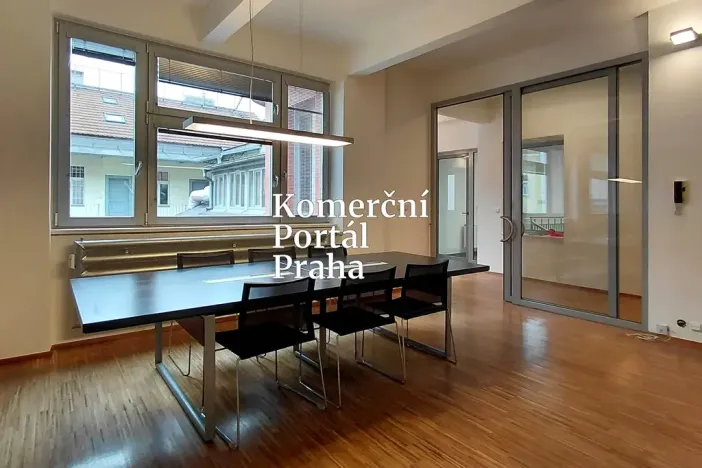 Pronájem kanceláře, Praha - Žižkov, Husitská, 180 m2