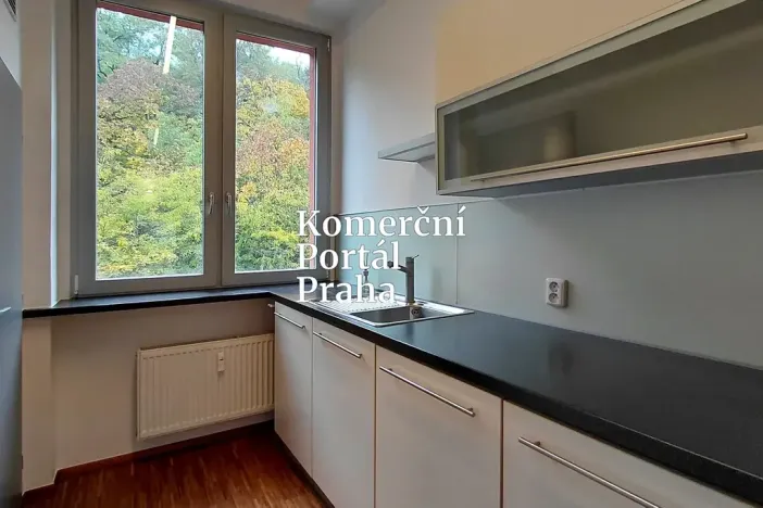 Pronájem kanceláře, Praha - Žižkov, Husitská, 180 m2