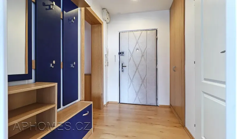 Pronájem bytu 2+kk, Praha - Kobylisy, Hlaváčova, 58 m2