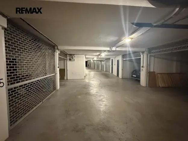 Pronájem garážového stání, Praha - Motol, Brdlíkova, 20 m2