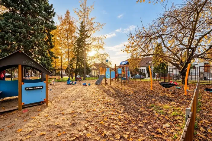 Prodej pozemku pro bydlení, Praha - Hloubětín, Mochovská, 294 m2