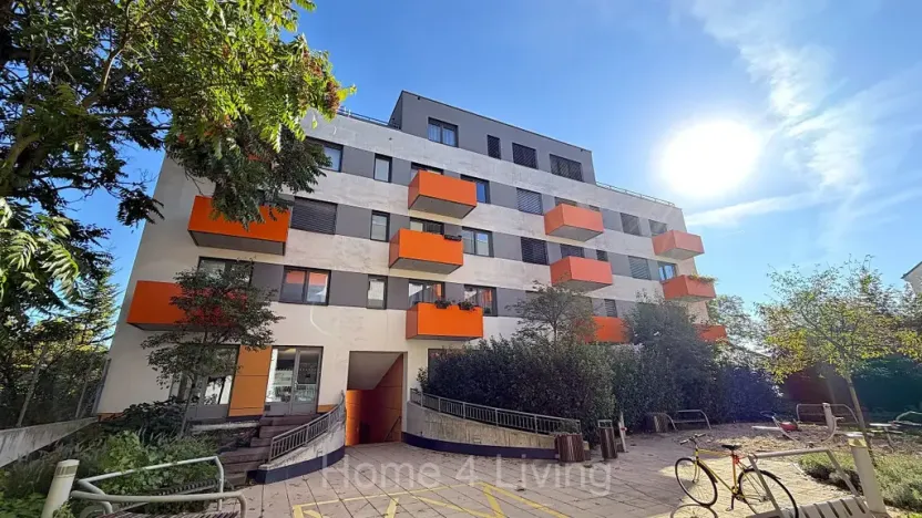 Pronájem garážového stání, Brno, Mojmírovo náměstí, 18 m2