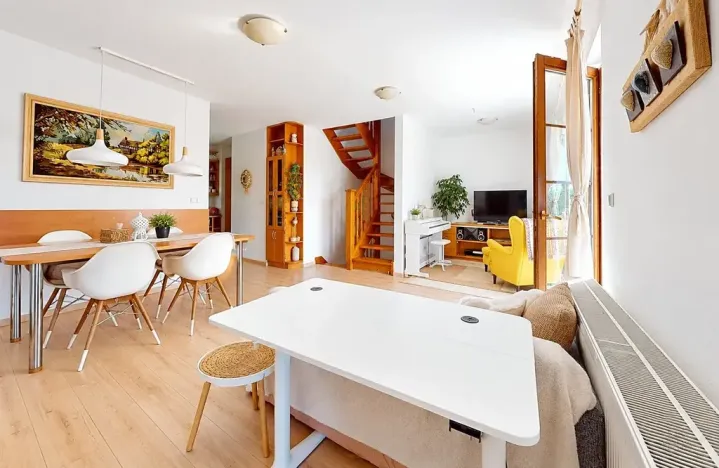 Prodej rodinného domu, Káraný, 180 m2