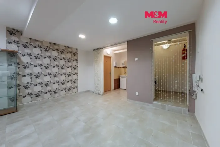Prodej obchodního prostoru, Karlovy Vary - Drahovice, Vítězná, 147 m2