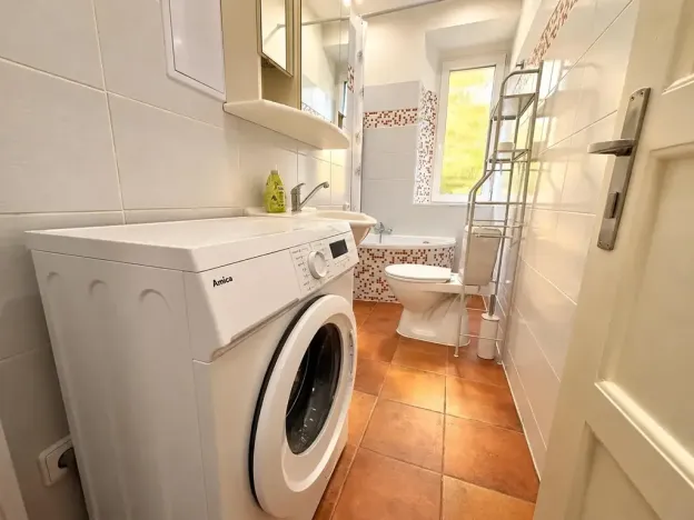 Pronájem bytu 1+kk, Praha - Břevnov, Junácká, 36 m2