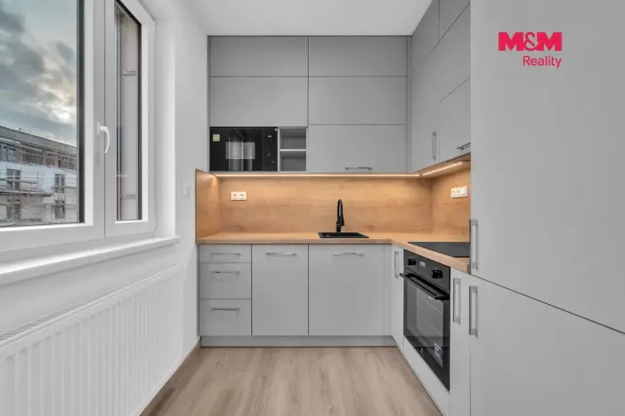 Pronájem bytu 2+kk, Pardubice - Ohrazenice, U Sportovní školy, 51 m2