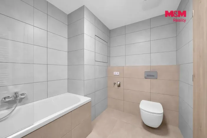 Pronájem bytu 2+kk, Pardubice - Ohrazenice, U Sportovní školy, 51 m2