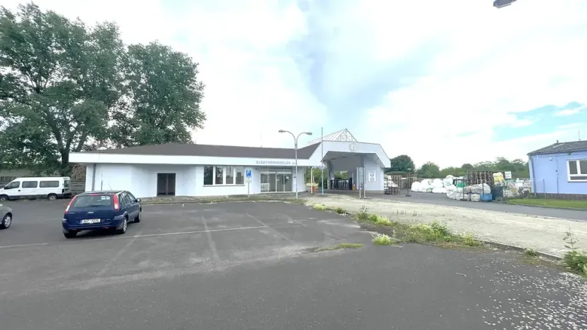 Pronájem komerčního pozemku, Louny, Postoloprtská, 2250 m2