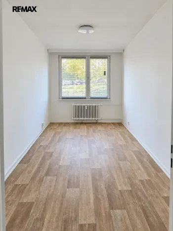 Pronájem bytu 2+kk, Praha - Černý Most, Bryksova, 39 m2