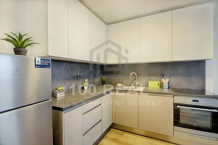 Pronájem bytu 2+kk, Hradec Králové, Průmyslová, 45 m2