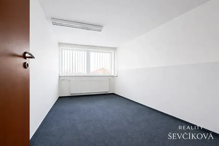 Pronájem obchodního prostoru, Hradec Králové, Vlčkovická, 700 m2