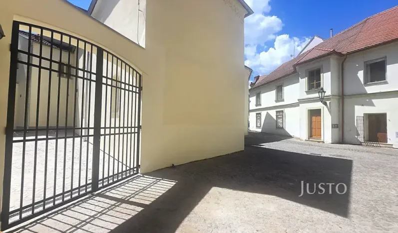 Pronájem garážového stání, Písek, V Koutě, 35 m2
