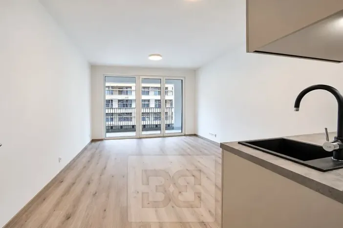 Pronájem bytu 1+kk, Praha - Hloubětín, Poděbradská, 32 m2