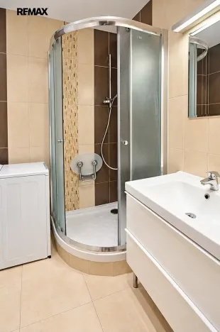 Prodej bytu 3+1, Praha - Troja, Krynická, 65 m2