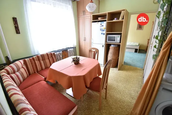 Prodej bytu 3+1, Karlovy Vary, Šumavská, 64 m2