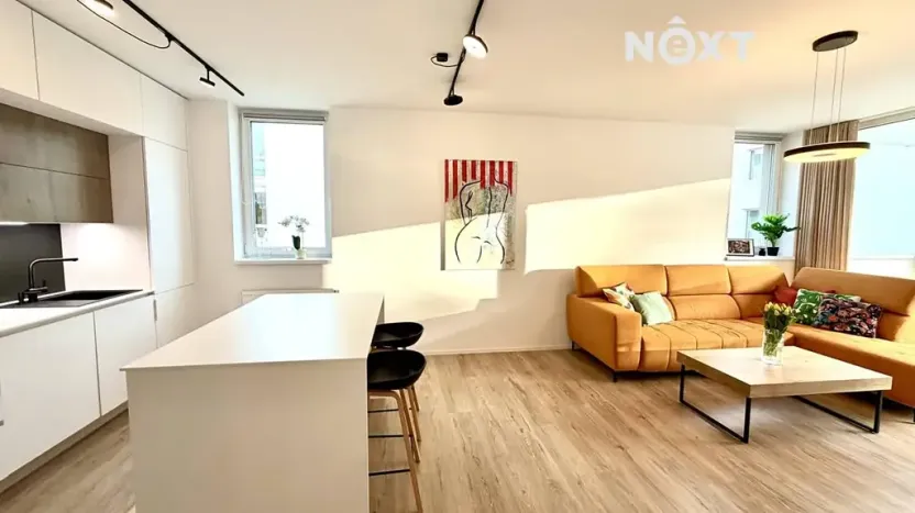 Prodej bytu 3+kk, Hluboká nad Vltavou, U Parku, 74 m2