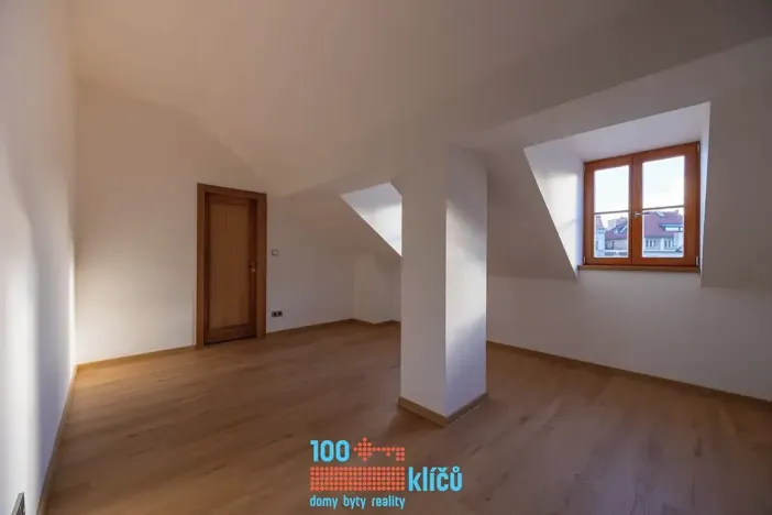 Pronájem bytu 3+1, Praha - Malá Strana, Všehrdova, 180 m2