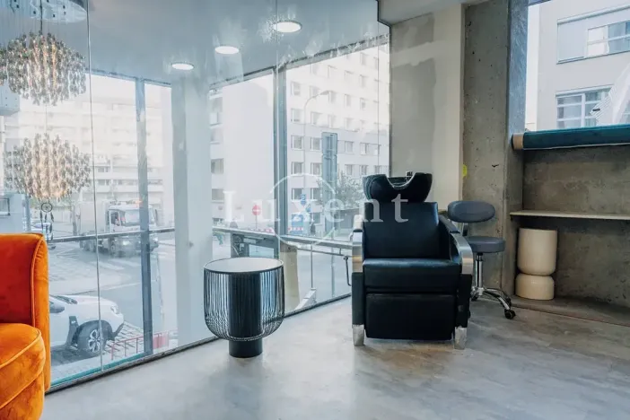Pronájem obchodního prostoru, Praha - Žižkov, Jeseniova, 105 m2