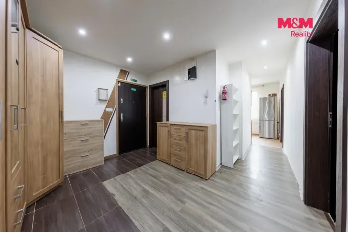 Prodej bytu 4+1, Karlovy Vary - Bohatice, Lomená, 84 m2