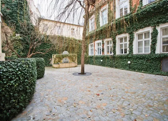Pronájem bytu 2+1, Praha - Malá Strana, 73 m2