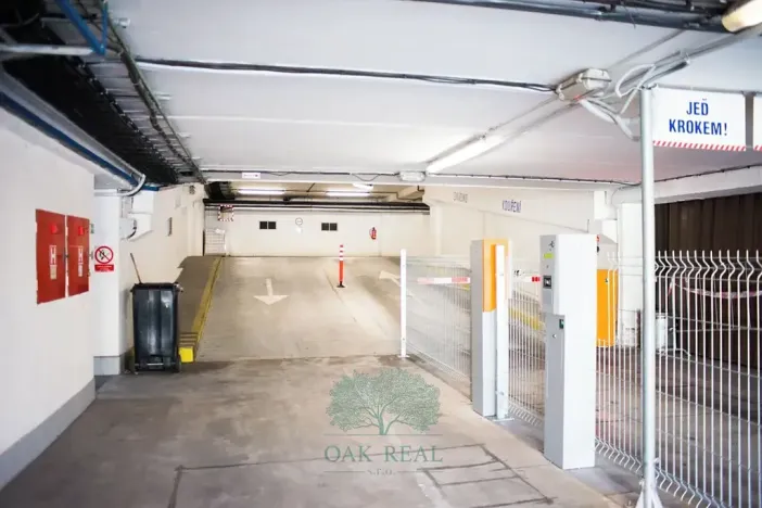 Pronájem garážového stání, Praha - Podolí, Milevská, 14 m2