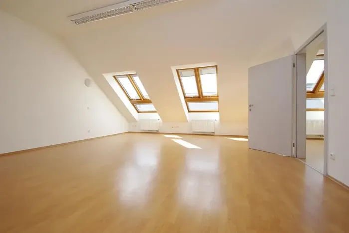 Pronájem kanceláře, Praha - Smíchov, Štefánikova, 82 m2
