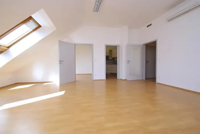 Pronájem kanceláře, Praha - Smíchov, Štefánikova, 82 m2