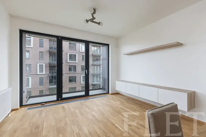 Pronájem bytu 1+kk, Praha - Karlín, Švarcova, 36 m2