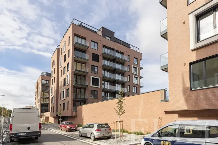 Pronájem bytu 1+kk, Praha - Karlín, Švarcova, 36 m2