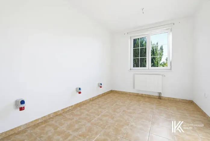 Prodej kanceláře, Hrochův Týnec, 356 m2