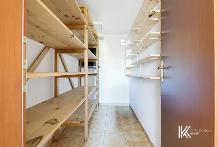 Prodej kanceláře, Hrochův Týnec, 356 m2