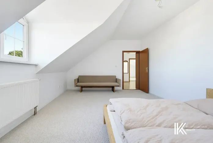 Prodej kanceláře, Hrochův Týnec, 356 m2