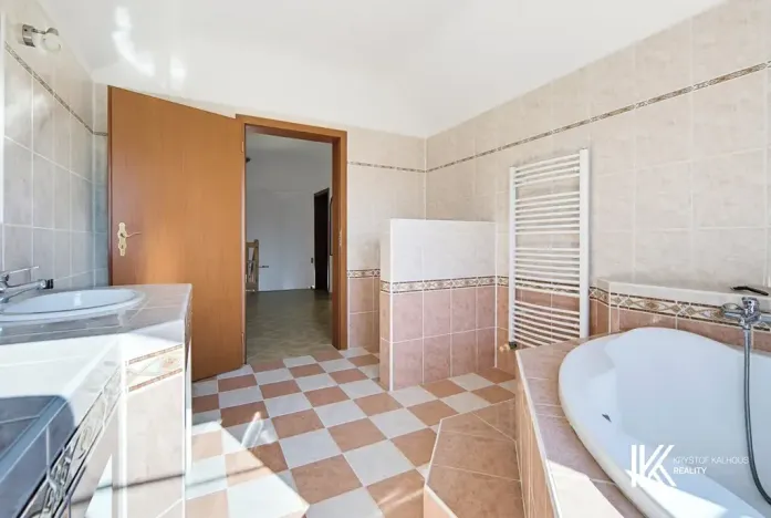 Prodej rodinného domu, Hrochův Týnec, 356 m2