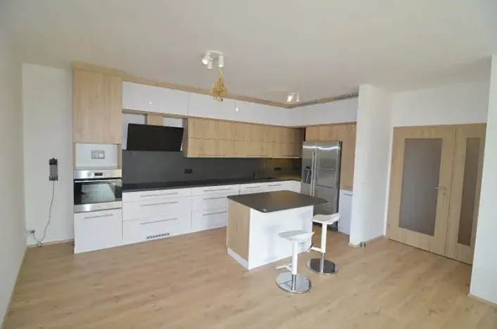 Pronájem bytu 3+kk, Praha - Střížkov, Makedonská, 90 m2
