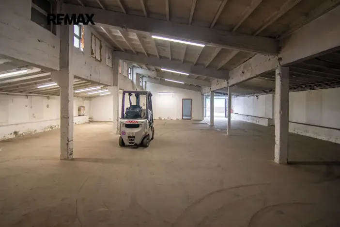 Pronájem skladu, Hovorany, 262 m2