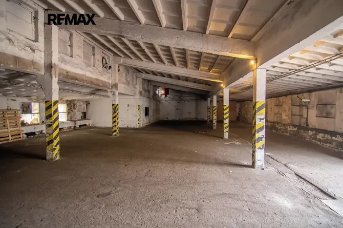 Pronájem skladu, Hovorany, 262 m2