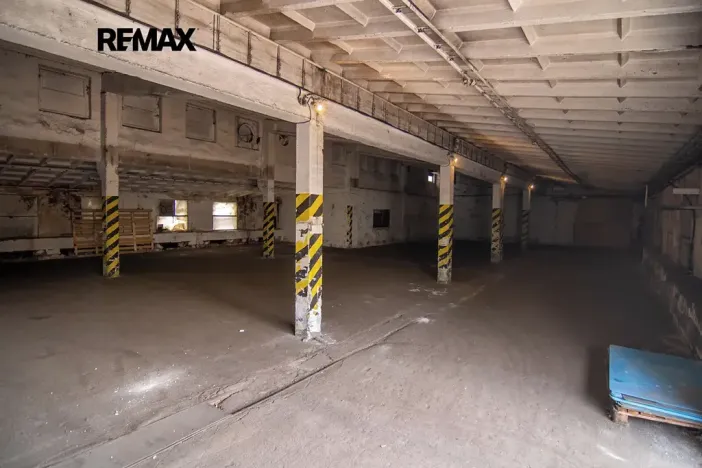 Pronájem skladu, Hovorany, 262 m2