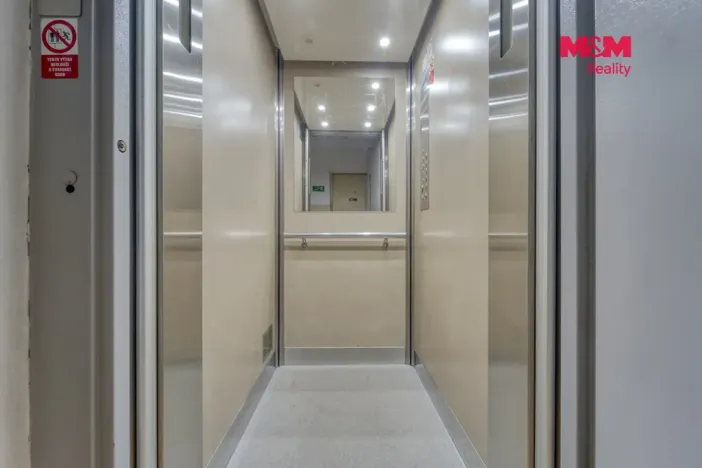 Prodej bytu 2+kk, Praha - Prosek, Vysočanská, 34 m2