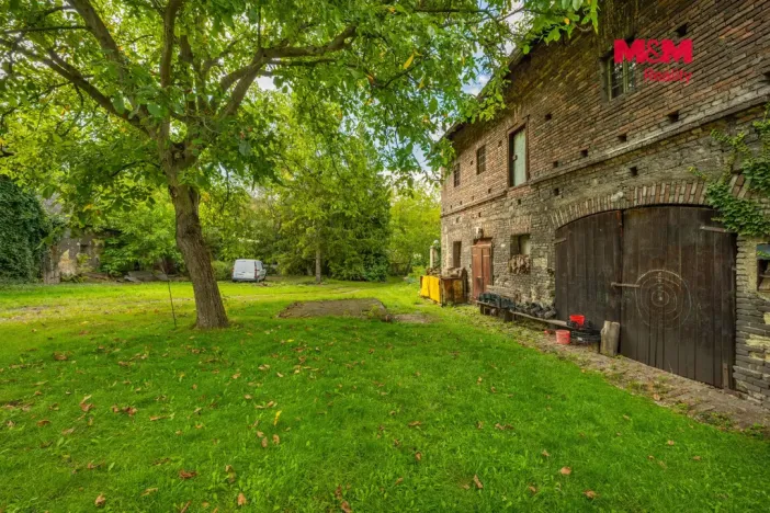 Prodej obchodního prostoru, Buštěhrad, Náměstí, 4516 m2