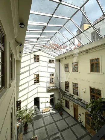 Pronájem kanceláře, Praha - Staré Město, Husova, 167 m2
