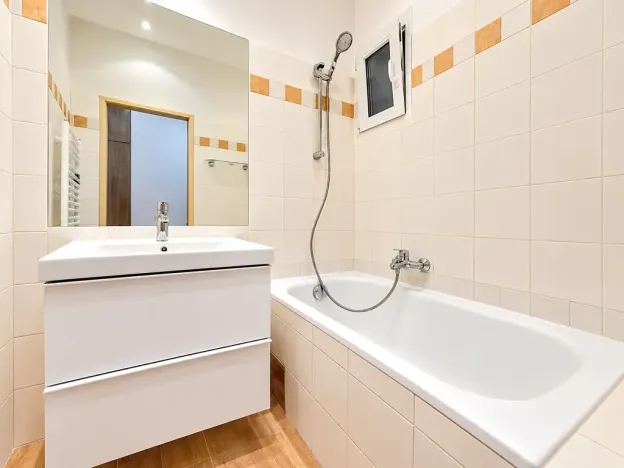 Pronájem bytu 1+kk, Praha - Žižkov, Biskupcova, 30 m2