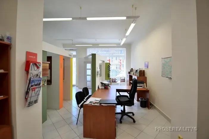 Pronájem obchodního prostoru, Beroun, Nám. M.Poštové, 49 m2