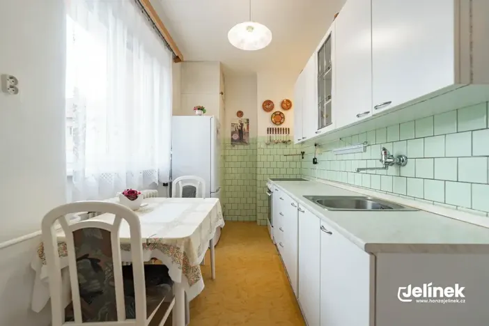 Prodej bytu 3+1, Polička, Svépomoc, 61 m2
