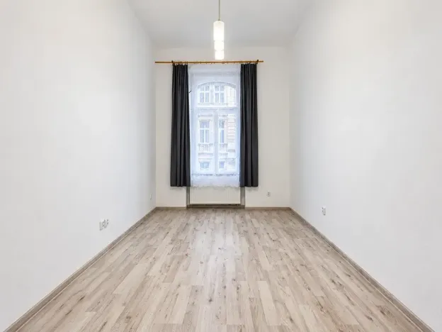 Pronájem bytu 1+1, Karlovy Vary, Zeyerova, 25 m2