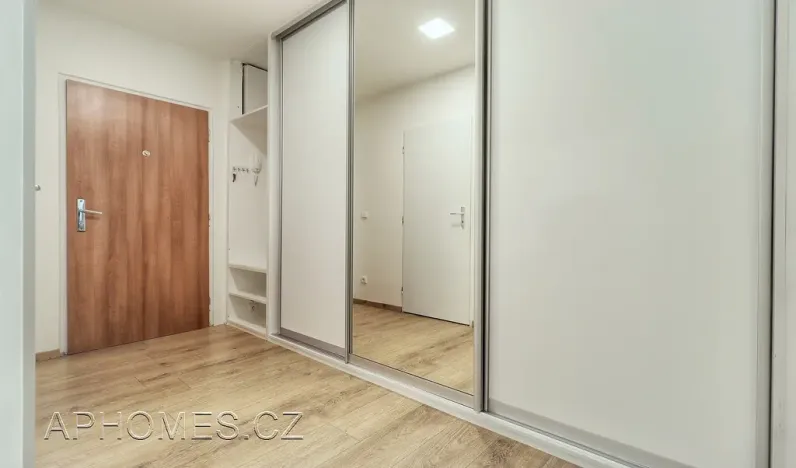Pronájem bytu 2+kk, Praha, Novoborská, 44 m2