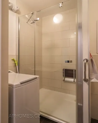 Pronájem bytu 2+kk, Praha, Novoborská, 44 m2
